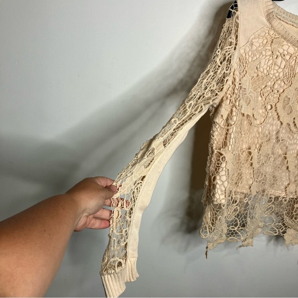 Free People tan crocheted lace overlay top open back women’s size small trendy - Picture 4 of 6